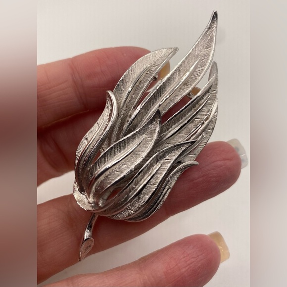 CORO Plant Leaf Gold Tone Botanical Nature Signed Vintage Brooch - Picture 4 of 7